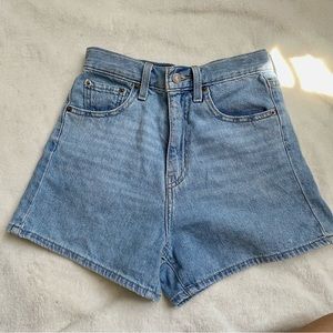 Levis High Loose Mom Shorts, size 24, medium light wash blue, mom shorts